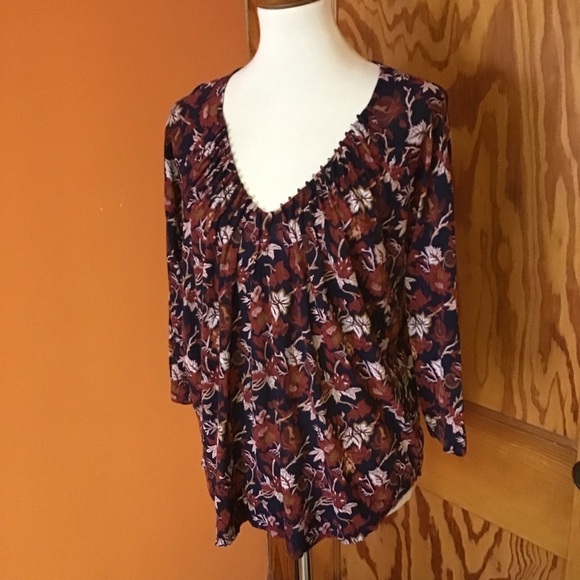 Lucky Floral boho V neck top - Picture 7 of 12